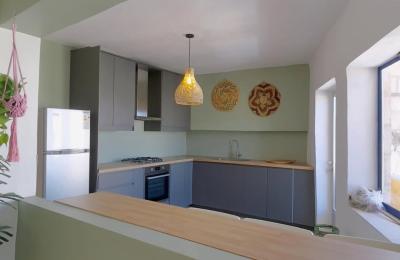 Cozy One-Bedroom Apartment with Balcony Near Rainbow Street | Jabal Amman