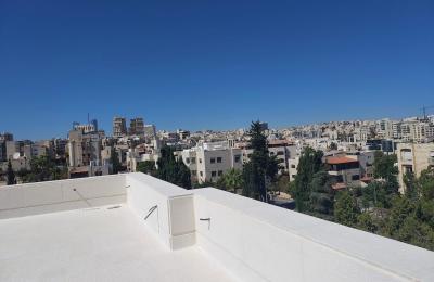 Luxury 4-Bedrooms Duplex Apartment with Roof - 4th Circle, Amman