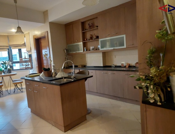 Luxury 4-Bedrooms Apartment with Spacious Balcony - 4th Circle, Amman