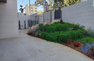 Luxury 3-Bedrooms Semi Ground Apartment with Garden - 4th Circle,Amman