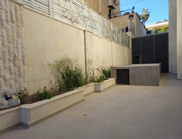 Spacious 3-Bedroom Apartment for Rent in 4th Circle, Amman