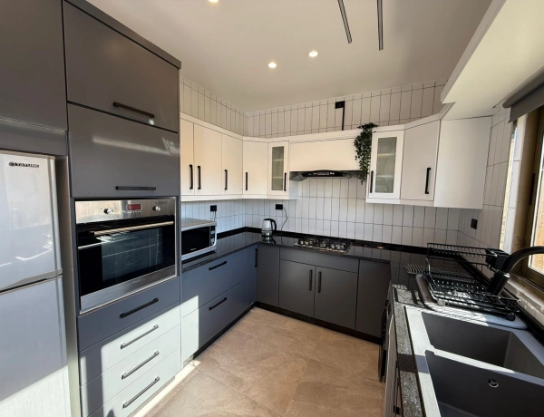 Luxury 2-Bedroom Apartment for Annual Rent in 4th Circle – Fully Remodeled with Modern Finishes