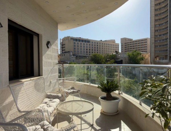 Modern 2-Bedroom Apartment with Terrace for Rent in Jabal Amman – Near Second Circle