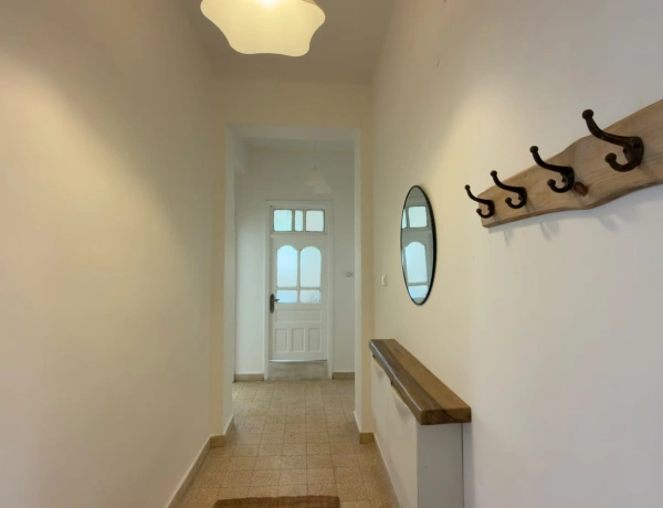 Apartment for Rent in Jabal Al Lweibdeh | 2 Bedrooms | 120 sqm with Balcony