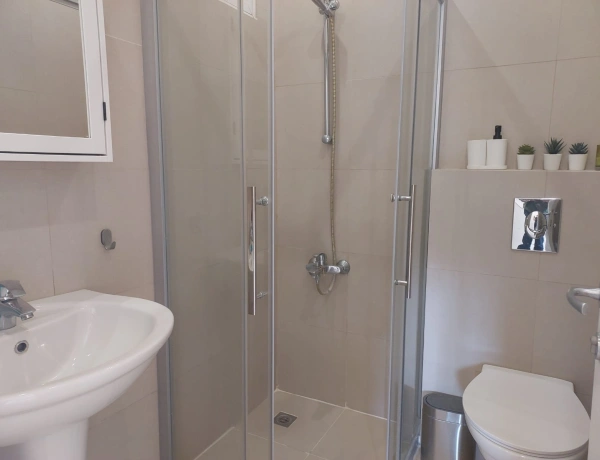 Spacious 2-Bedroom Apartment with Balcony & Parking for Rent in Jabal Al Weibdeh | 140 m²