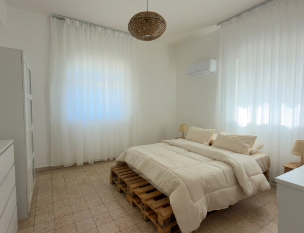 Apartment for Rent in Jabal Al Lweibdeh | 2 Bedrooms | 120 sqm with Balcony