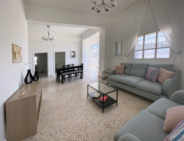 Charming 3-Bedroom Apartment for Rent in Jabal Al Lweibdeh with Citadel Views