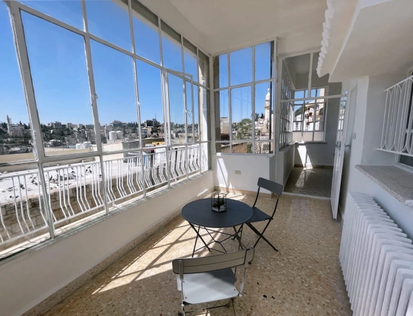 Charming 3-Bedroom Apartment for Rent in Jabal Al Lweibdeh with Citadel Views