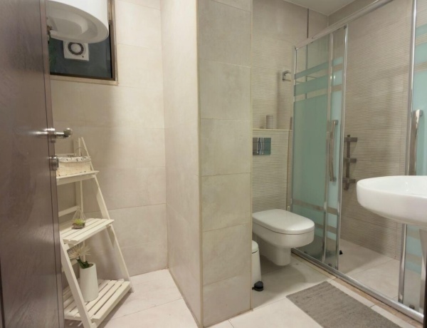 Distinctive 3-Bedroom Apartment for Rent | 170 sqm with Balcony & Central Heating – Sixth Floor