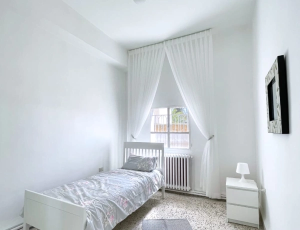 Charming 3-Bedroom Apartment for Rent in Jabal Al Lweibdeh with Citadel Views
