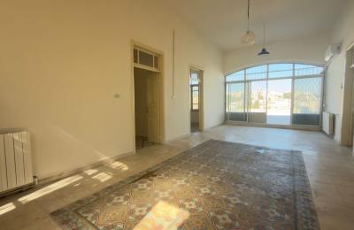 Unique Heritage Apartment with 3 Bedrooms, 2 Bathrooms & Terrace