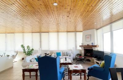 Rooftop 1-Bedroom Apartment for Rent in Abdoun with Large Balcony – Walk to Cafés & Shops