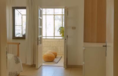 Fully Furnished 1-Bedroom Rooftop Apartment for Rent in Jabal Al-Weibdeh, Amman