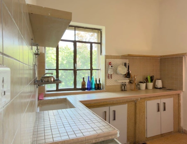 Charming 2-Bedroom Apartment for rent in Jabal Al Weibdeh | Prime Location in Amman